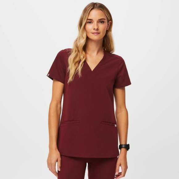 Figs Casma Three-Pocket Scrub Top Burgundy - Picture 5 of 5